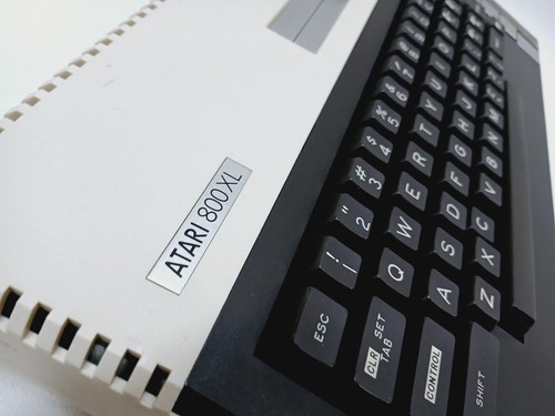 Atari 800xl home computer - atari,